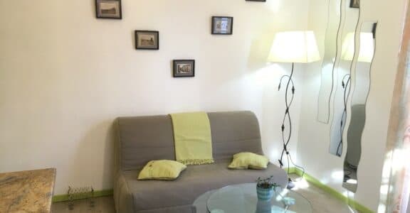 Appartement à Arles sur Tech - propriétaire M et MMe QUINTA - Salon